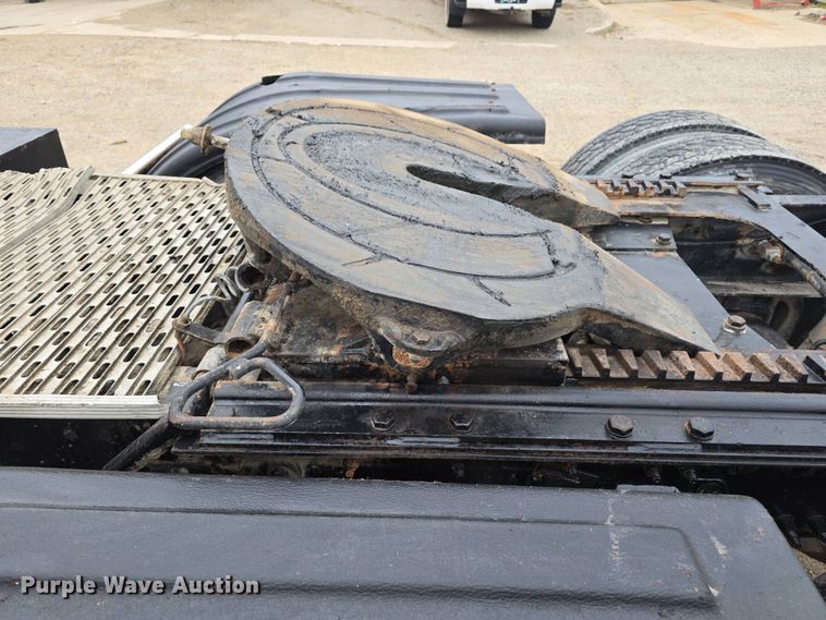 image for item DT6807 2011 Kenworth T800 semi truck