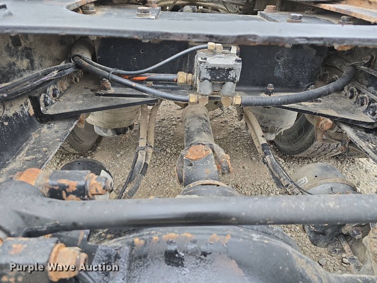 image for item DT6807 2011 Kenworth T800 semi truck