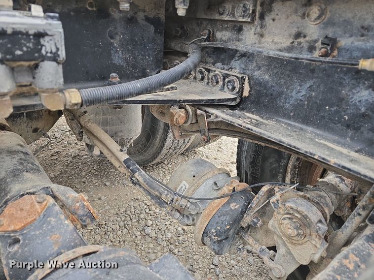 image for item DT6807 2011 Kenworth T800 semi truck