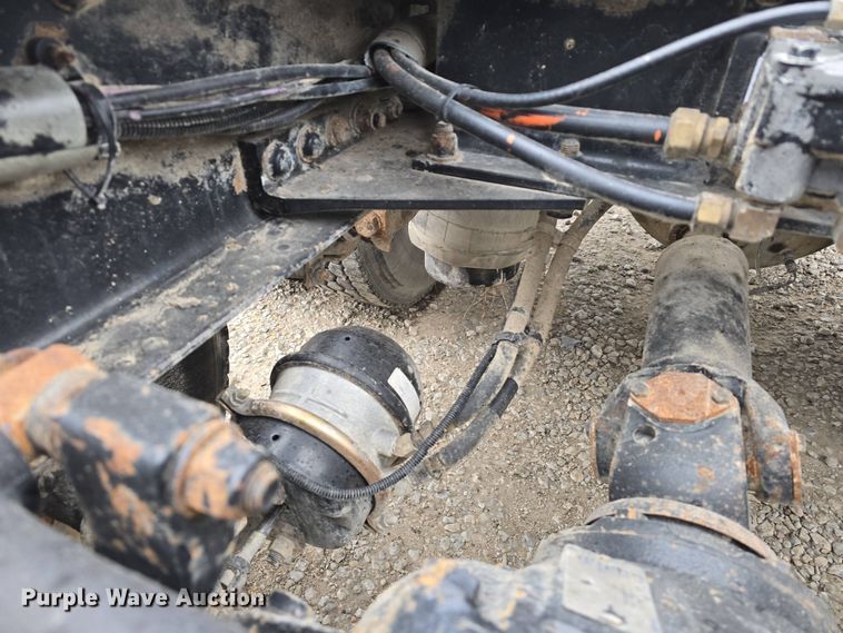 image for item DT6807 2011 Kenworth T800 semi truck