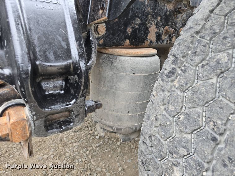 image for item DT6807 2011 Kenworth T800 semi truck