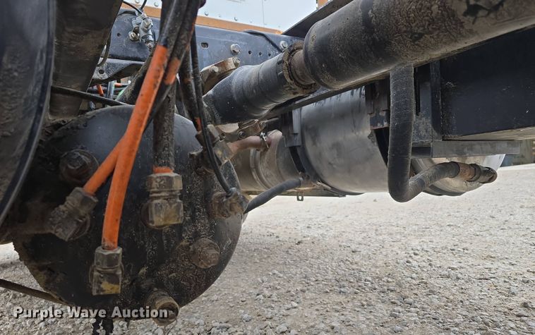 image for item DT6807 2011 Kenworth T800 semi truck