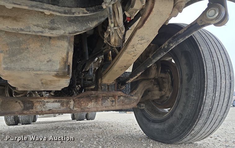 image for item DT6807 2011 Kenworth T800 semi truck