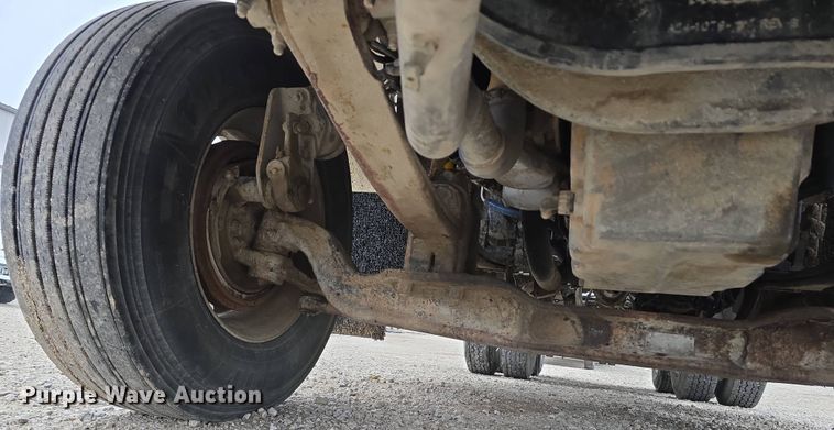 image for item DT6807 2011 Kenworth T800 semi truck