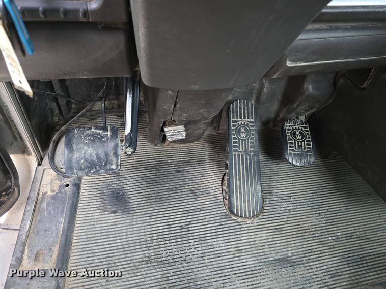 image for item DT6807 2011 Kenworth T800 semi truck