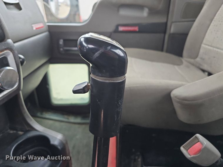 image for item DT6807 2011 Kenworth T800 semi truck