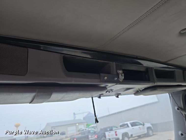 image for item DT6807 2011 Kenworth T800 semi truck