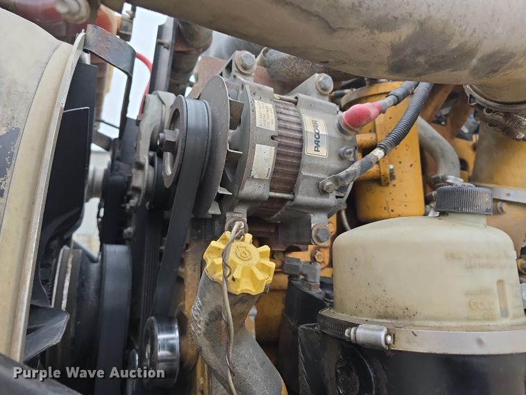 image for item DT6807 2011 Kenworth T800 semi truck