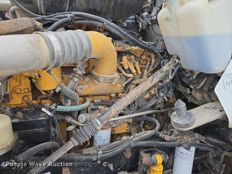 image for item DT6807 2011 Kenworth T800 semi truck