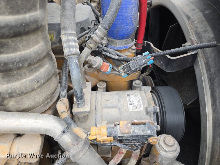 image for item DT6807 2011 Kenworth T800 semi truck