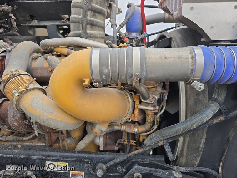 image for item DT6807 2011 Kenworth T800 semi truck