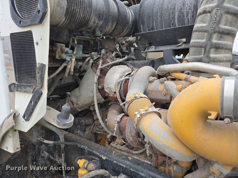 image for item DT6807 2011 Kenworth T800 semi truck