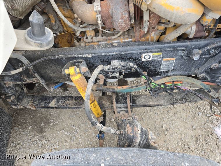 image for item DT6807 2011 Kenworth T800 semi truck