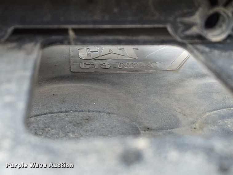 image for item DT6807 2011 Kenworth T800 semi truck