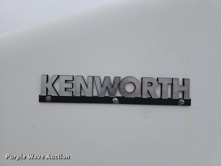 image for item DT6807 2011 Kenworth T800 semi truck