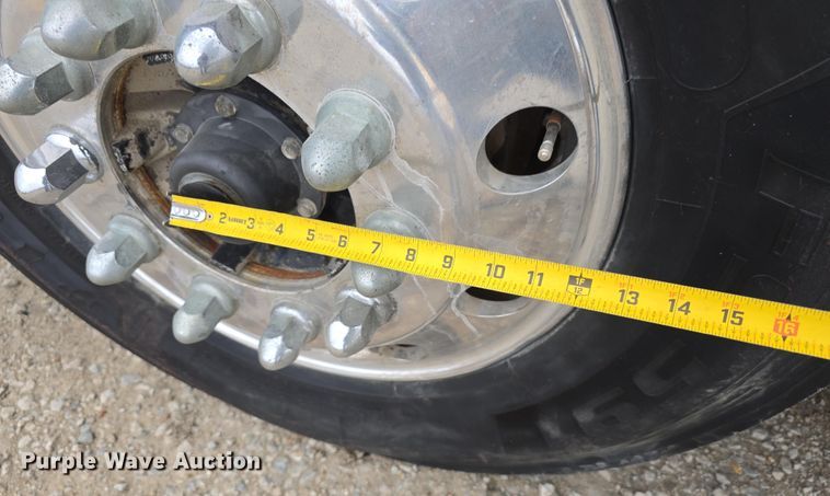 image for item DT6807 2011 Kenworth T800 semi truck