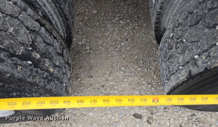 image for item DT6807 2011 Kenworth T800 semi truck