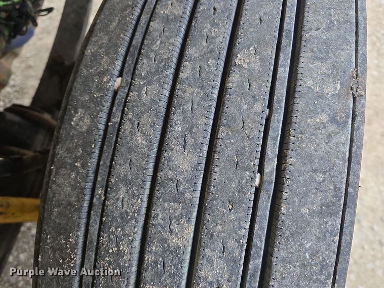 image for item DT6807 2011 Kenworth T800 semi truck