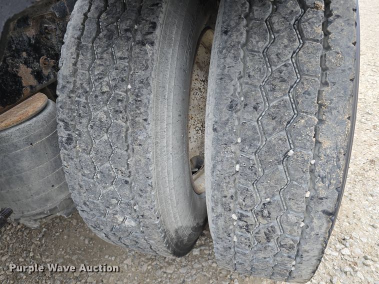 image for item DT6807 2011 Kenworth T800 semi truck