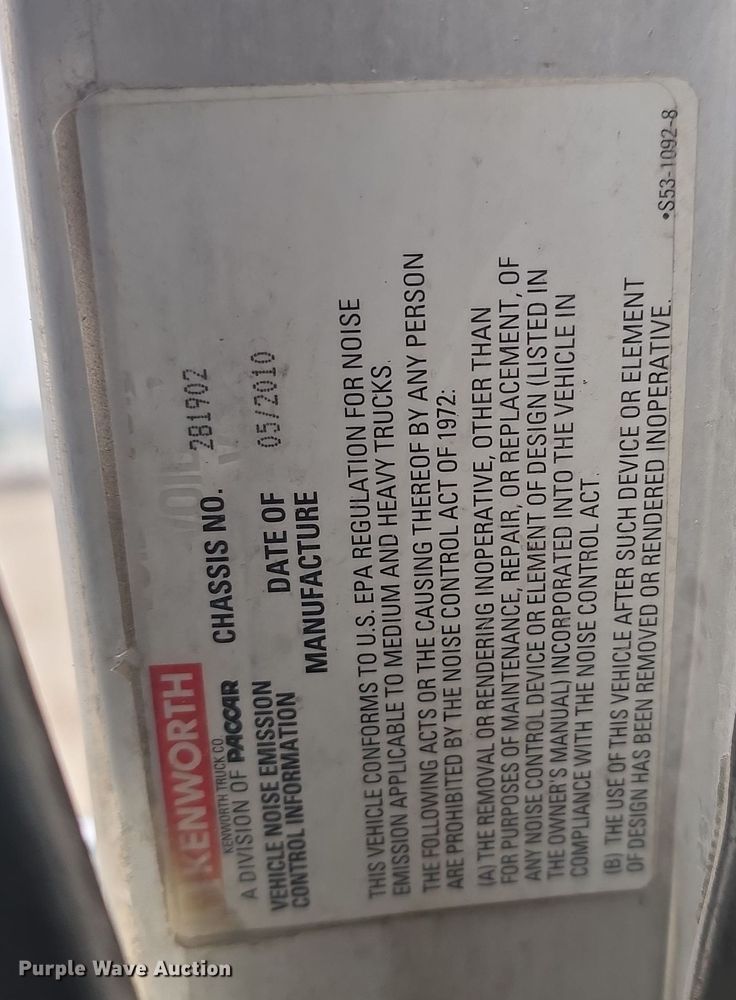 image for item DT6807 2011 Kenworth T800 semi truck