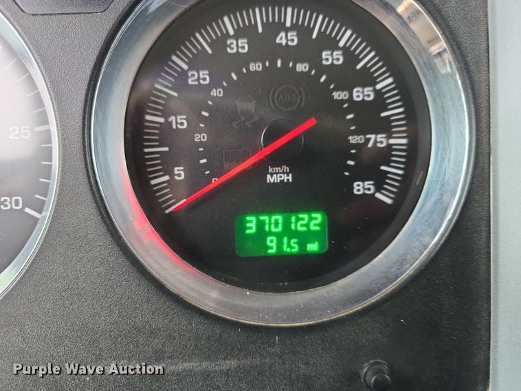 image for item DT6807 2011 Kenworth T800 semi truck