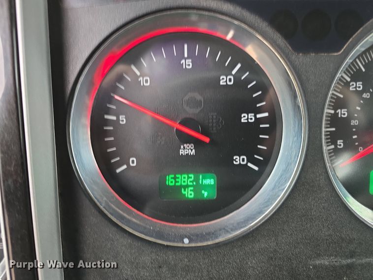 image for item DT6807 2011 Kenworth T800 semi truck