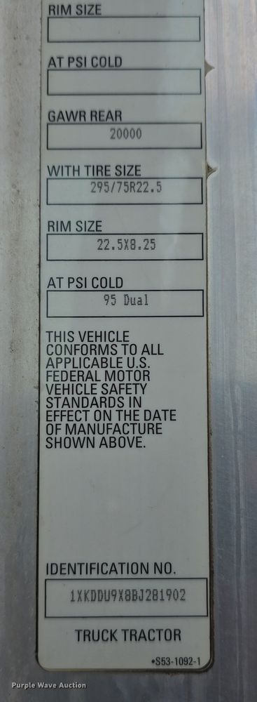 image for item DT6807 2011 Kenworth T800 semi truck