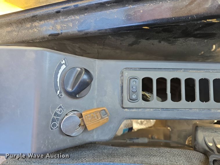 image for item DT6808 2007 Caterpillar 321C LCR excavator