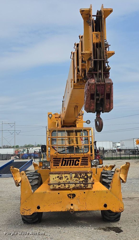 image for item DT6809 1999 Broderson RT-300-2B crane