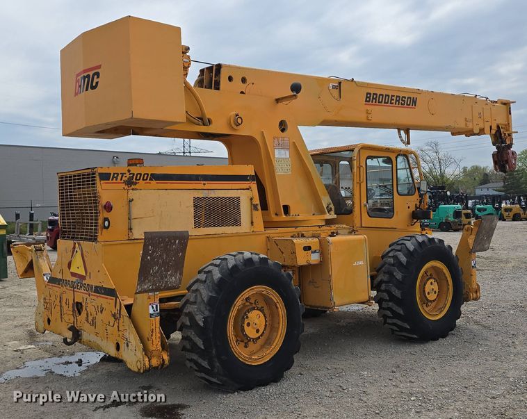 image for item DT6809 1999 Broderson RT-300-2B crane