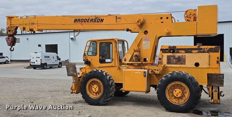 image for item DT6809 1999 Broderson RT-300-2B crane