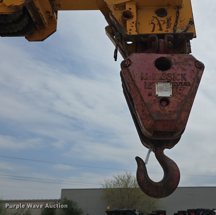 image for item DT6809 1999 Broderson RT-300-2B crane