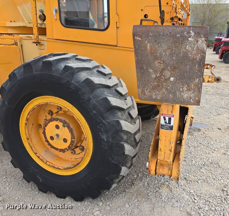 image for item DT6809 1999 Broderson RT-300-2B crane