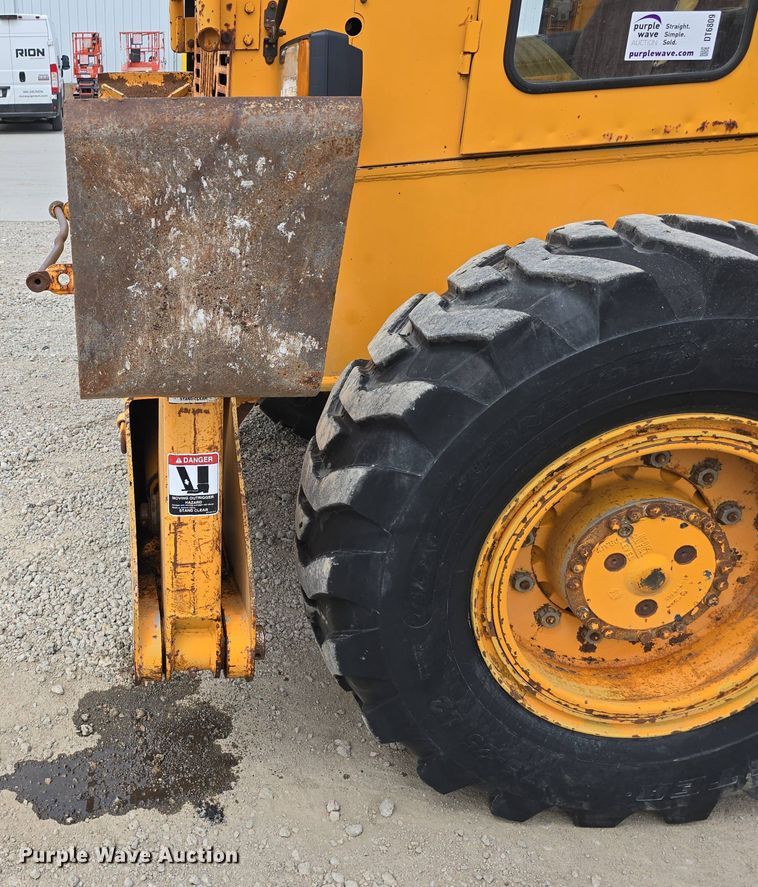 image for item DT6809 1999 Broderson RT-300-2B crane