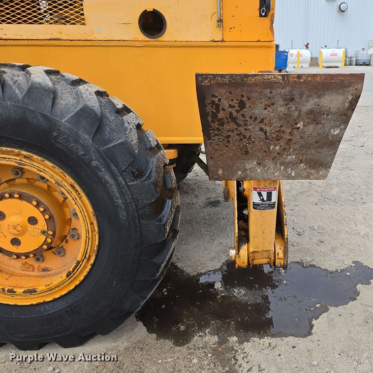 image for item DT6809 1999 Broderson RT-300-2B crane