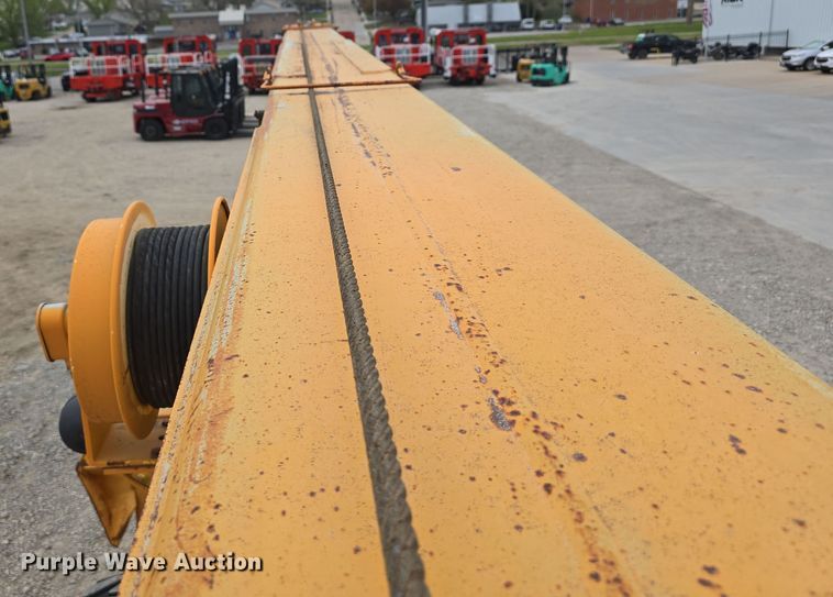 image for item DT6809 1999 Broderson RT-300-2B crane