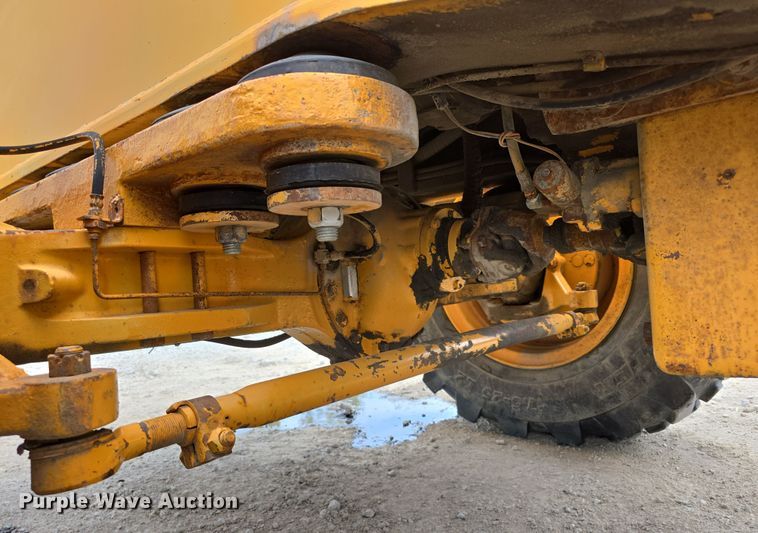 image for item DT6809 1999 Broderson RT-300-2B crane