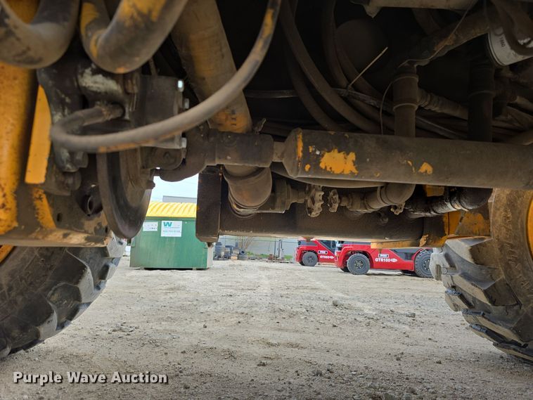 image for item DT6809 1999 Broderson RT-300-2B crane