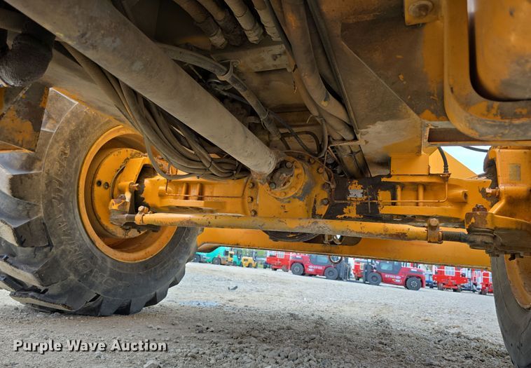 image for item DT6809 1999 Broderson RT-300-2B crane