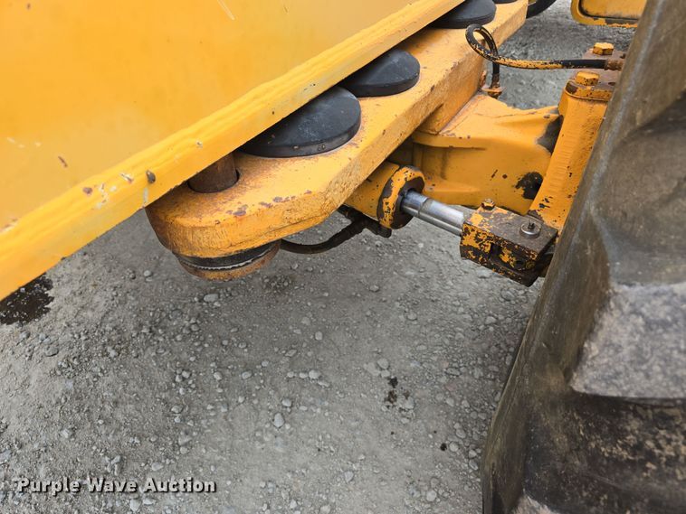 image for item DT6809 1999 Broderson RT-300-2B crane