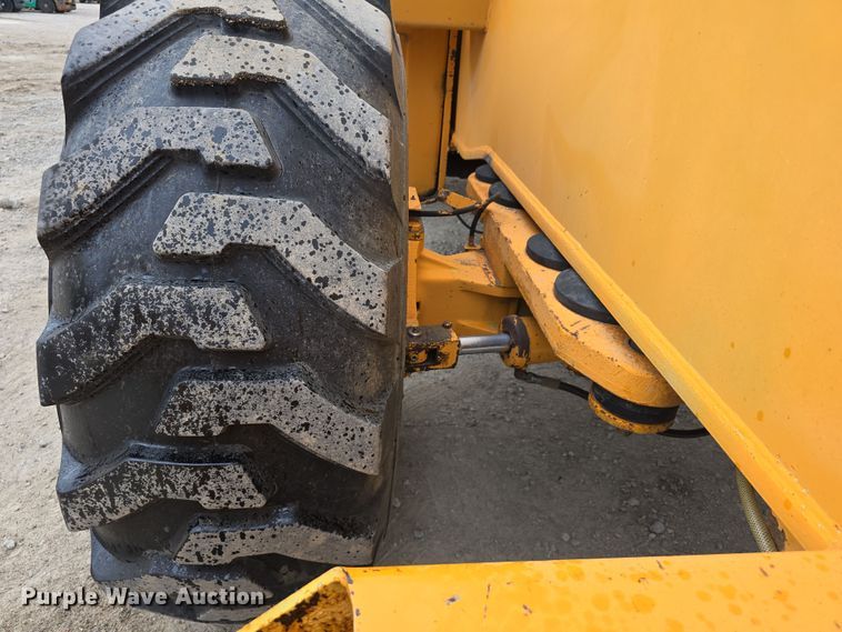 image for item DT6809 1999 Broderson RT-300-2B crane