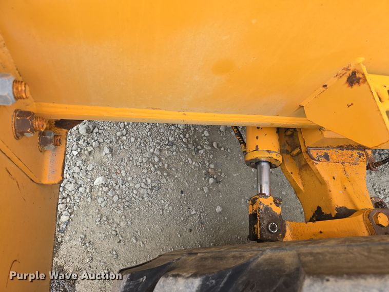 image for item DT6809 1999 Broderson RT-300-2B crane