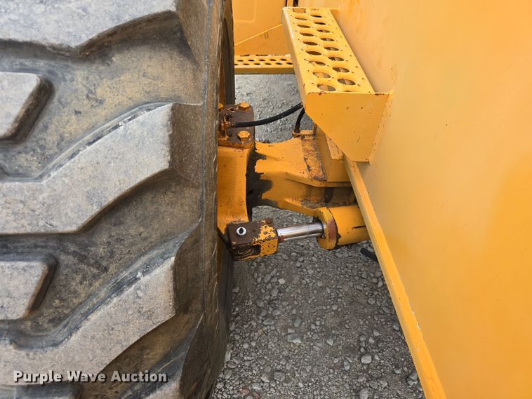 image for item DT6809 1999 Broderson RT-300-2B crane