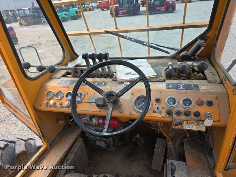 image for item DT6809 1999 Broderson RT-300-2B crane