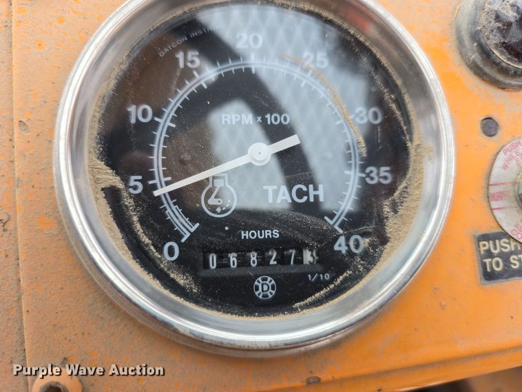 image for item DT6809 1999 Broderson RT-300-2B crane