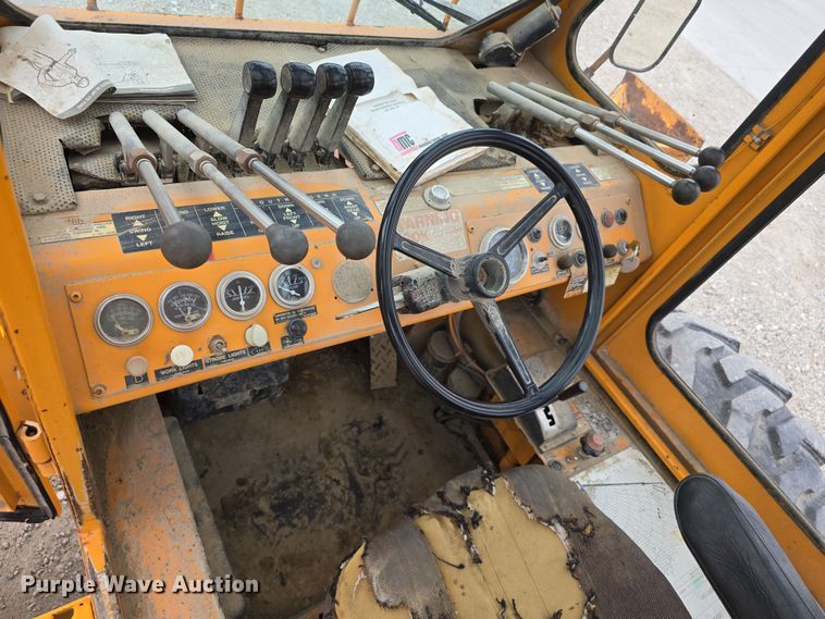 image for item DT6809 1999 Broderson RT-300-2B crane