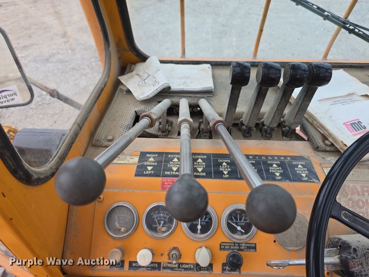 image for item DT6809 1999 Broderson RT-300-2B crane