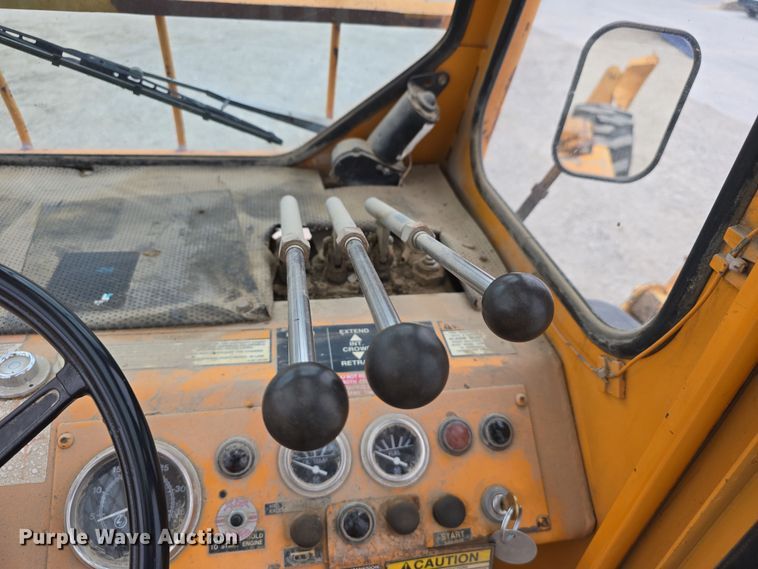 image for item DT6809 1999 Broderson RT-300-2B crane