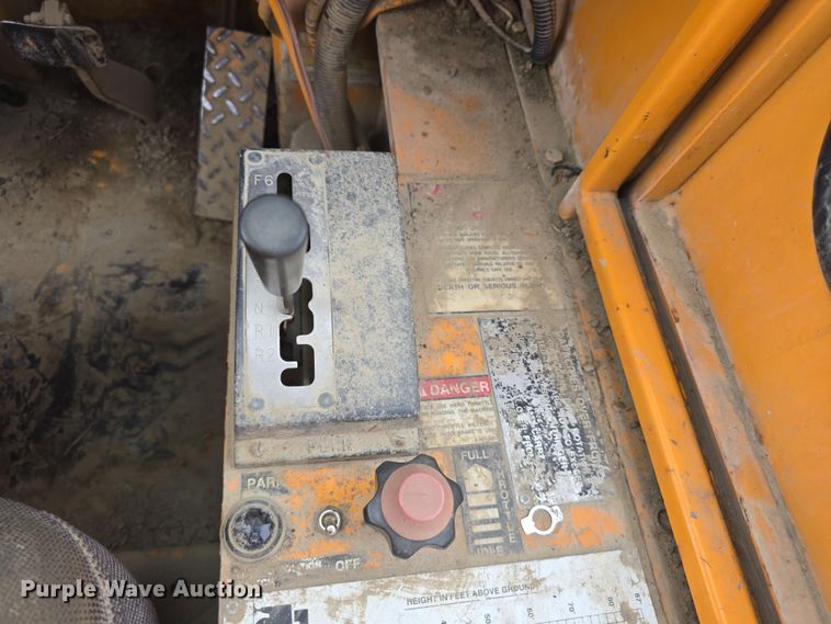 image for item DT6809 1999 Broderson RT-300-2B crane