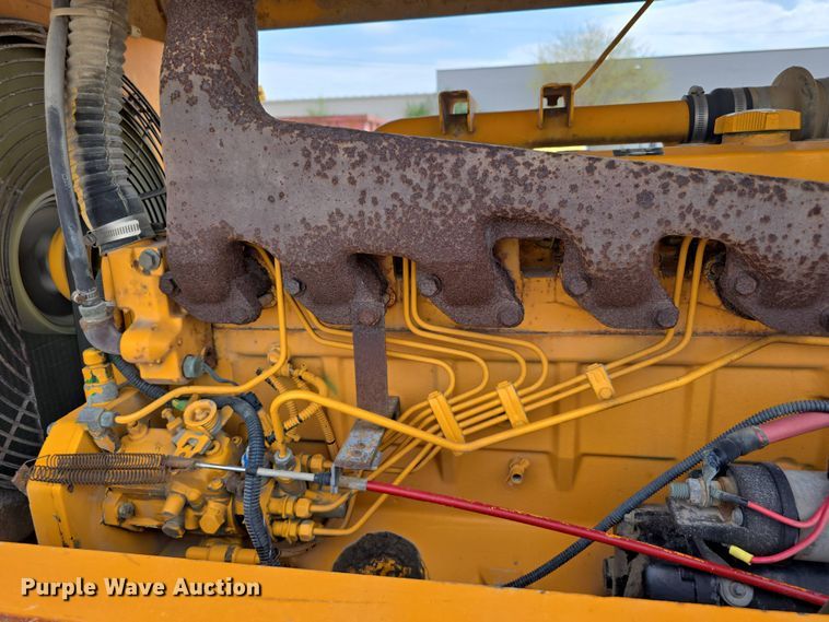 image for item DT6809 1999 Broderson RT-300-2B crane